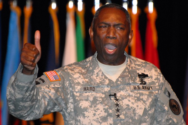 AFRICOMAca,!E+commander visits CGSC