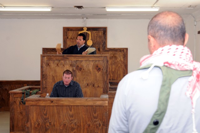 Brave Rifles legal team learns Iraqi justice