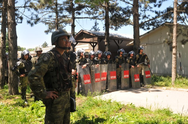 MNBG E Soldiers show adaptability during exercise