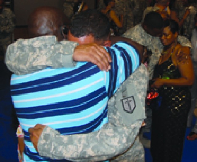 Hugs, kisses welcome home Fort Polk&#039;s 546th Maintenance Co