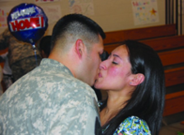 Hugs, kisses welcome home Fort Polk&#039;s 546th Maintenance Co