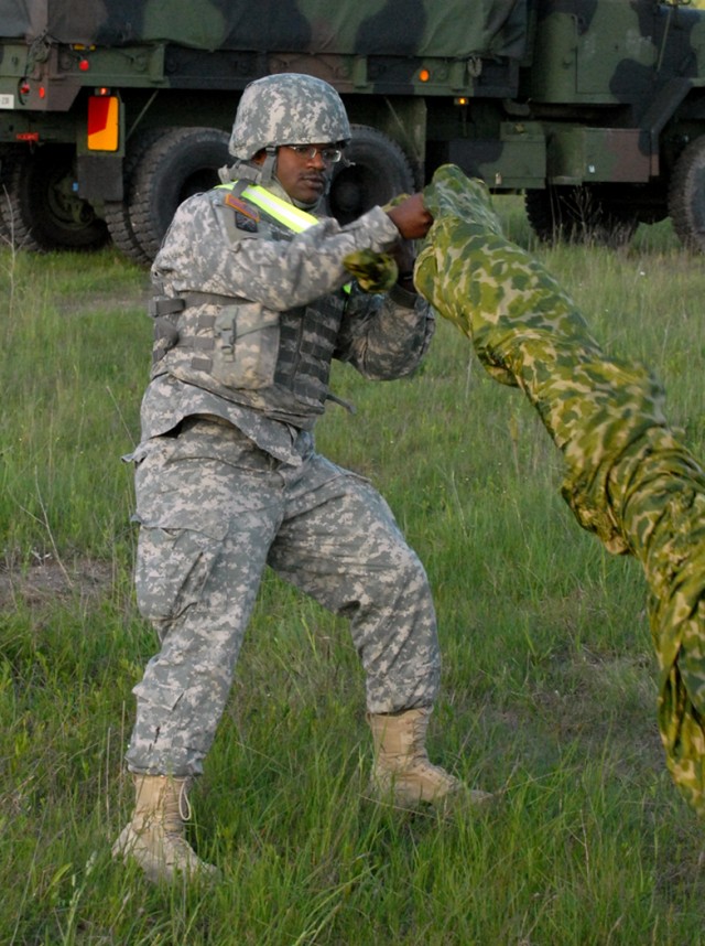 16th Sust. Bde. Soldiers conduct airdrop, slingload training