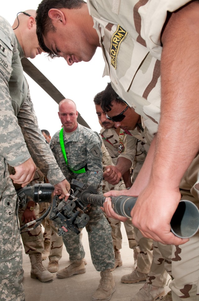 Paratroopers teach Iraqis to call fire from sky