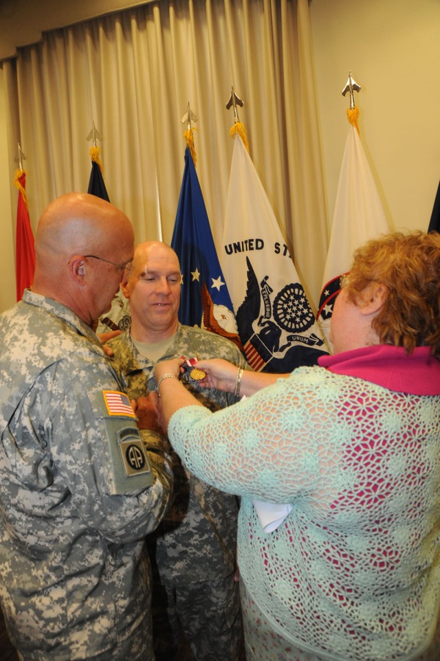 Medical Evacuation Team Chief honored at Award and Farewell Ceremony