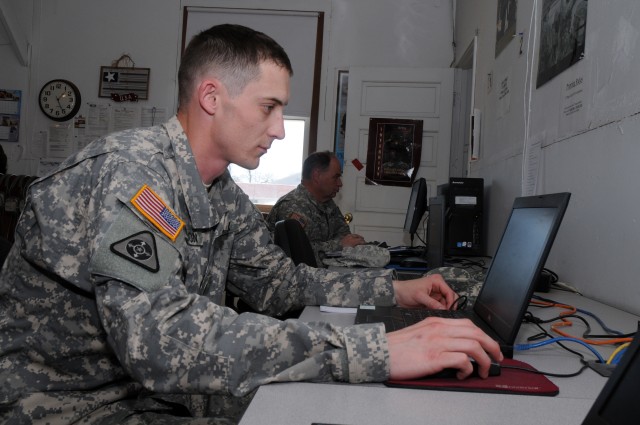 Fort McCoy Computer center helps mobilized Soldiers stay in touch