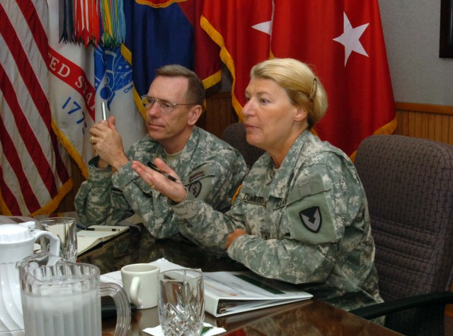 Four-star general visits 25th Infantry Division