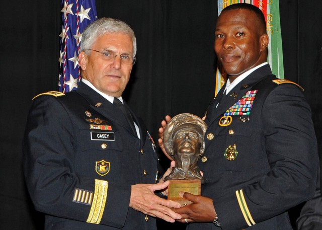 Fort Bragg Soldier wins Gen. Douglas MacArthur leadership award