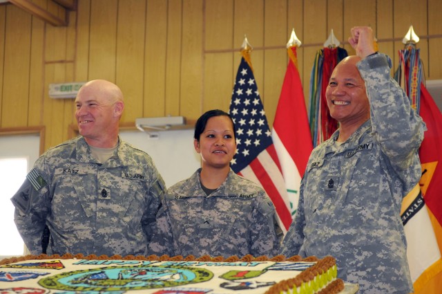 1AD cuts first cake at Army&#039;s 235th birthday