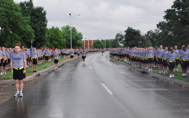 Rain doesn&#039;t stop 1st Infantry Division run