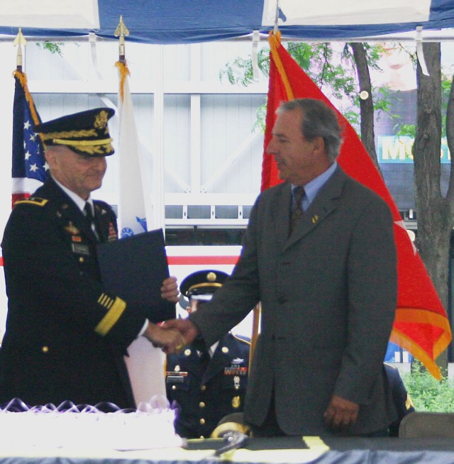 ASC commander celebrates Army birthday in Chicago
