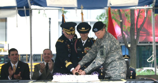 ASC commander celebrates Army birthday in Chicago