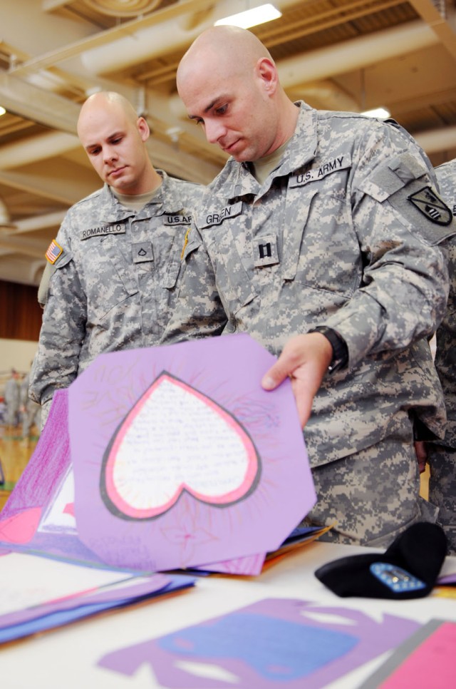 Presidio of Monterey Soldiers admires artwork, support from Miami high-school students