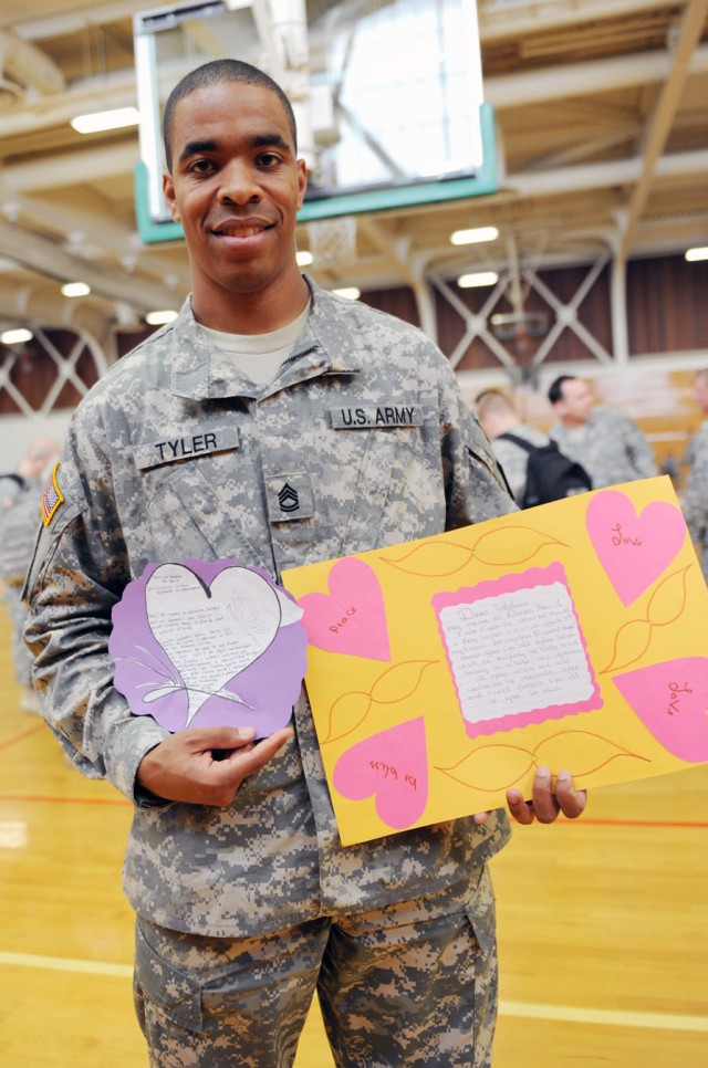 Presidio of Monterey Soldiers admires artwork, support from Miami high-school students