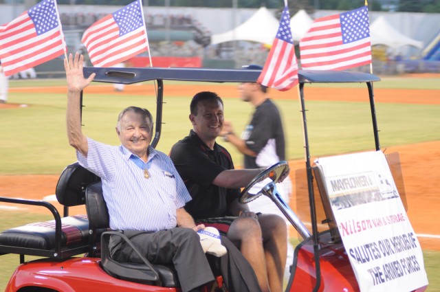 Complete game: Soldiers cheer for Army heroes, Blowfish