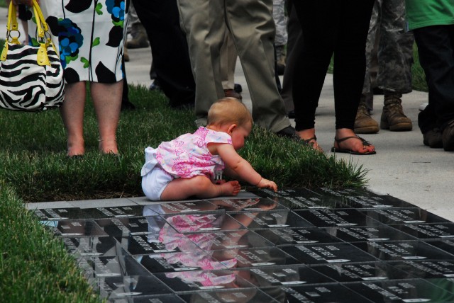 Families, 1st Infantry Division honor fallen heroes