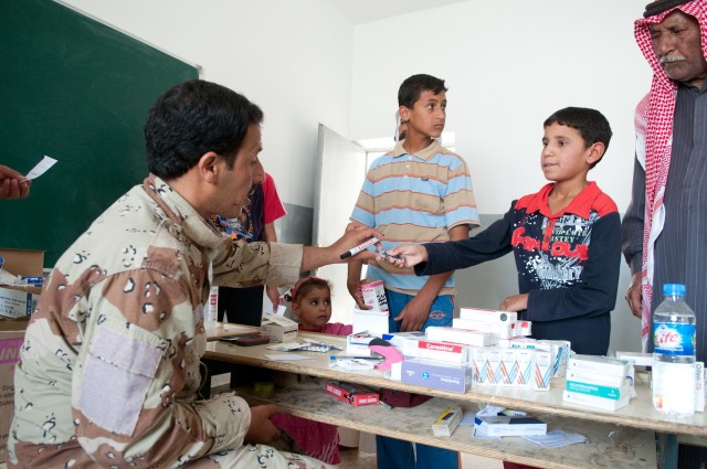 Iraqi Army takes reins of Anbar medical engagement from advise, assist paratroopers