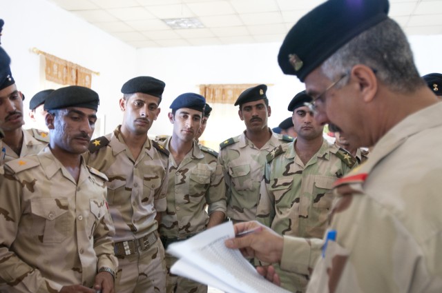 Iraqi Army graduates first class of field artillery officers