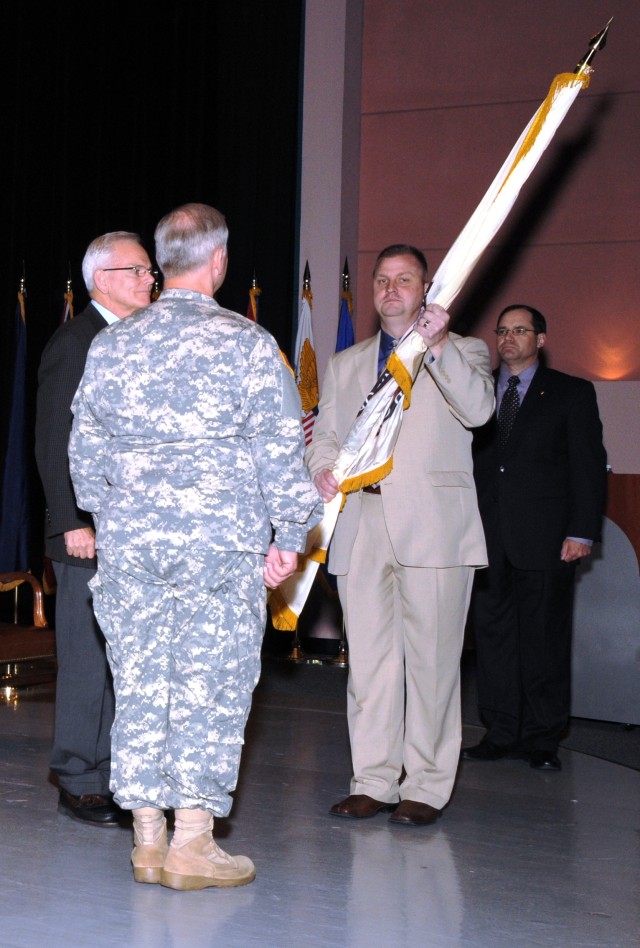 Davis accepts leadership for the ArmyAca,!a,,cs ground combat systems