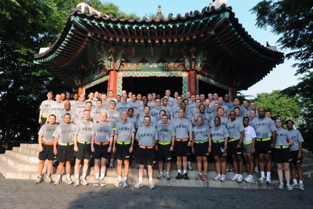Eighth U.S. Army leaders run to Namsan summit
