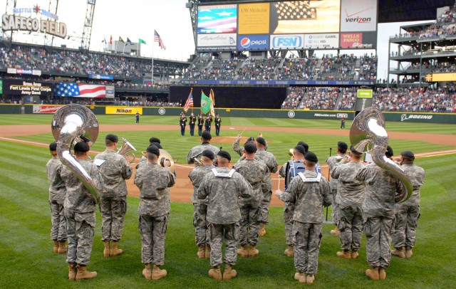 Mariners honor Army 