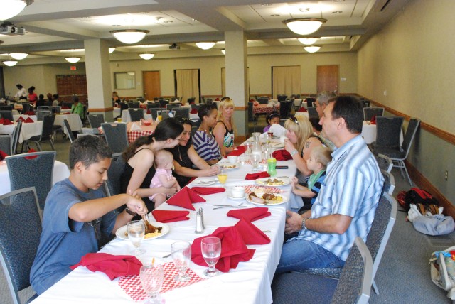 Families celebrate dads with brunch