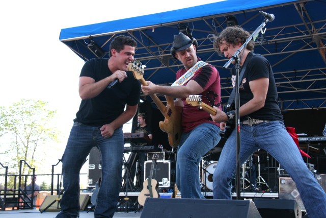 Country tour opens at Carson