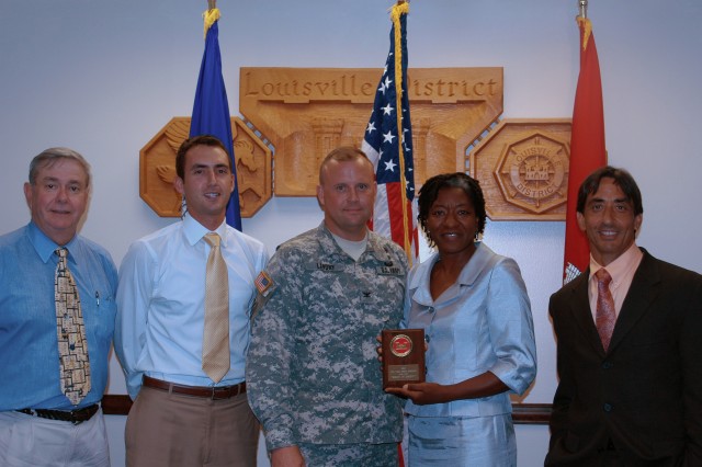 Louisville District receives award at Corps-wide PRP conference 