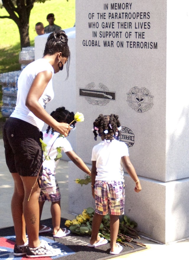 Fort Bragg paratroopers remember their fallen at ceremony