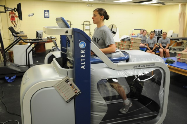 Like &#039;running on the moon&#039;: Brigade uses new technology to advance Soldiers&#039; rehab