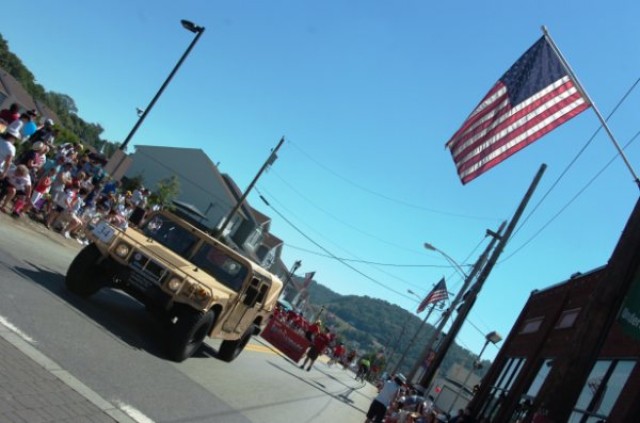 Canonsburg parades local Soldiers, military vehicles