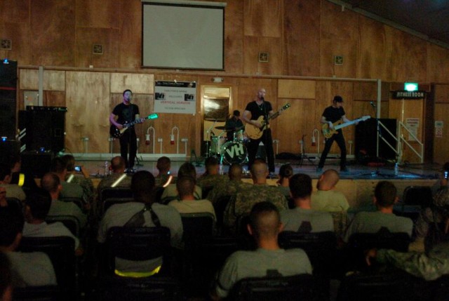 &#039;Vertical Horizon&#039; performs at COB Speicher, transports Soldiers through music