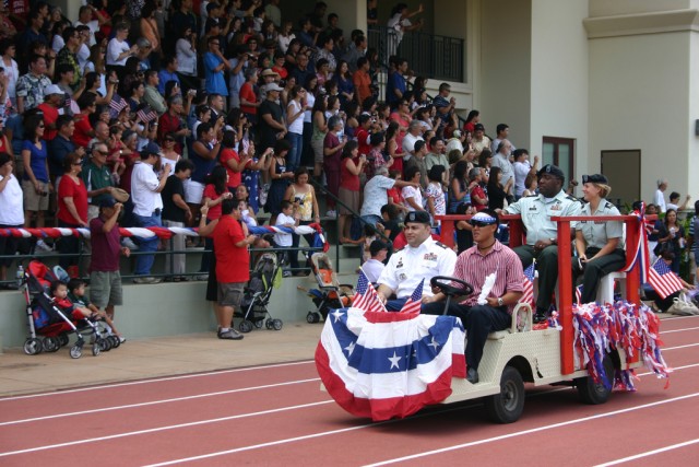 Wounded Warriors honored at Iolani School Parade