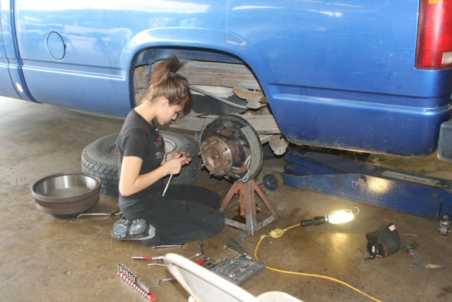 Avitia places brake shoes
