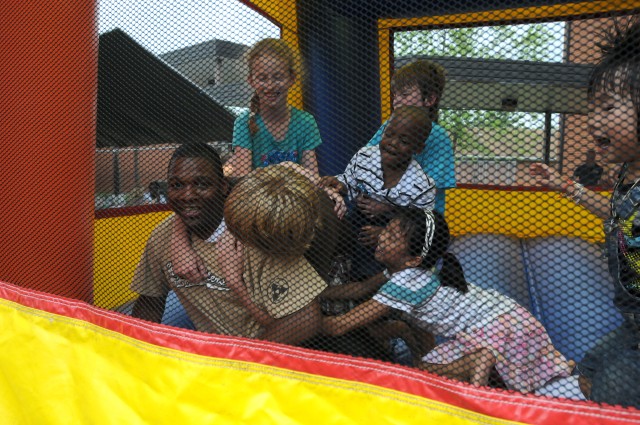 Family day a big hit with 3d ESC Soldiers, Family members