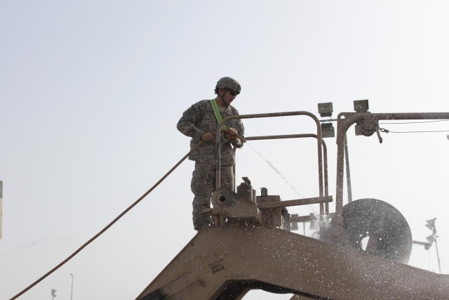 Move &#039;em out: Keeping the lines open in Iraq, Afghanistan