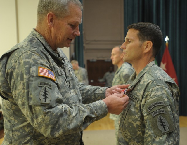 Special Forces Soldiers receive medals for valor