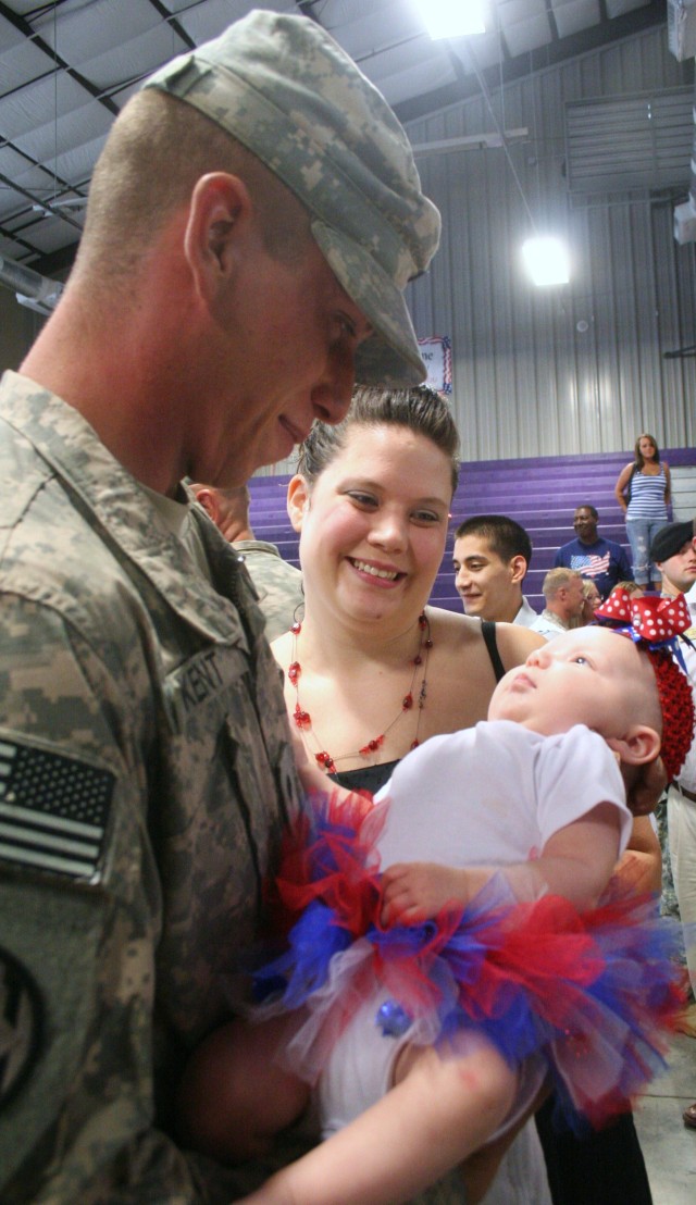 Eighty 97th Military Police Battalion Soldiers arrive home to Fort Riley