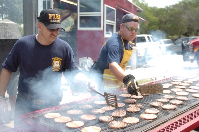 &#039;Flipping and Grilling&#039; for  Fort Hood Soldiers