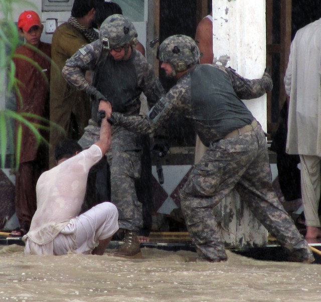 U.S. military in Afghanistan responds to Pakistan flood catastrophe