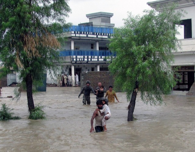 U.S. military in Afghanistan responds to Pakistan flood catastrophe