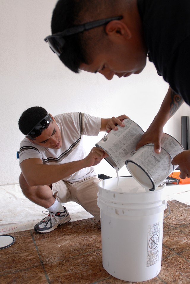 KILLEEN, Texas - Spc. Carlos Linares (left), from Yerington, Nev., and Spc. John Ortiz (right), from San Antonio, both with A Company, 615th Aviation Support Battalion, 1st Air Cavalry Brigade, 1st Cavalry Division, prepare primer before getting to w...