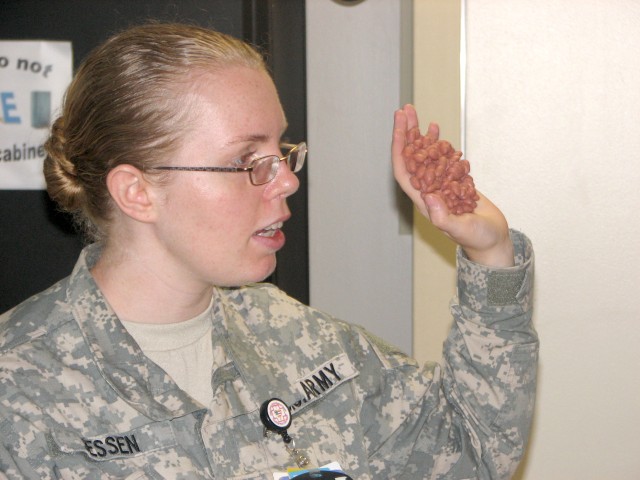 Nutritionist visits clinic to discuss healthy eating
