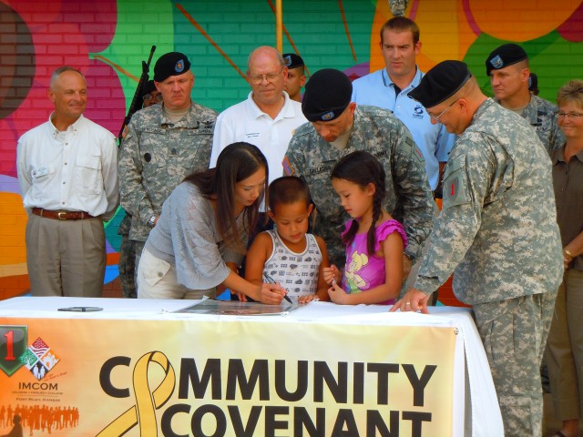 Fort Riley Soldiers sign Army Community Covenant with Saline County
