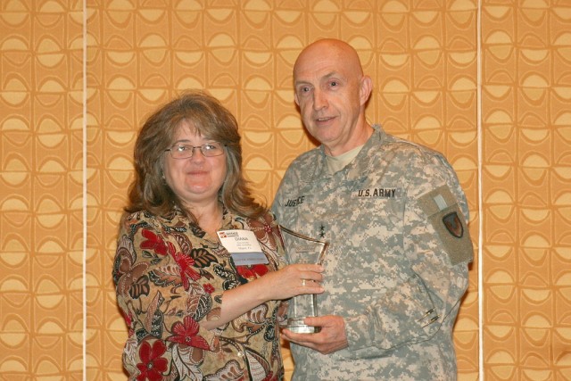 RDECOM commander named &#039;Military Leader of the Year&#039;
