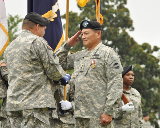 First three-star Army general of Hawaiian ancestry retires