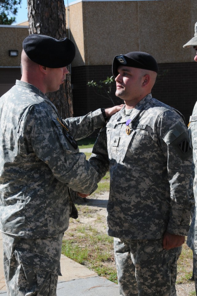 Desert Rogue Soldiers receive Purple Heart