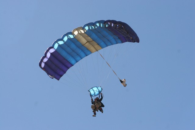 Single Soldiers skydive