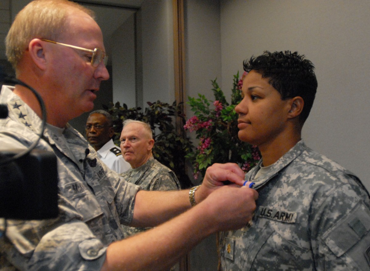 Army Guardsman receives Soldier's Medal for bravery Article The