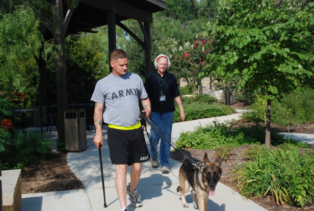 Study focuses on use of animal assisted therapy in Warrior Transition Battalion