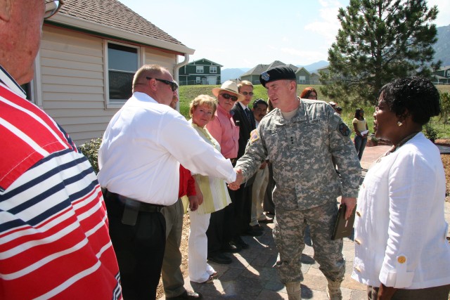 IMCOM Commanding General visits Fort Carson